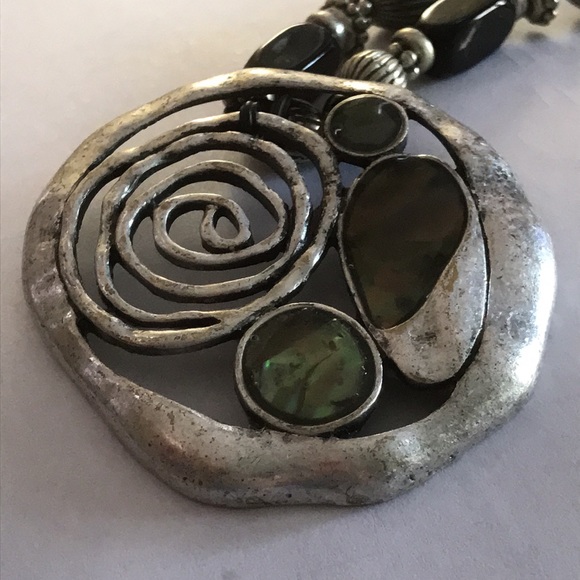 11” drop necklace Silvertone metal with green abalone stones - Picture 5 of 6